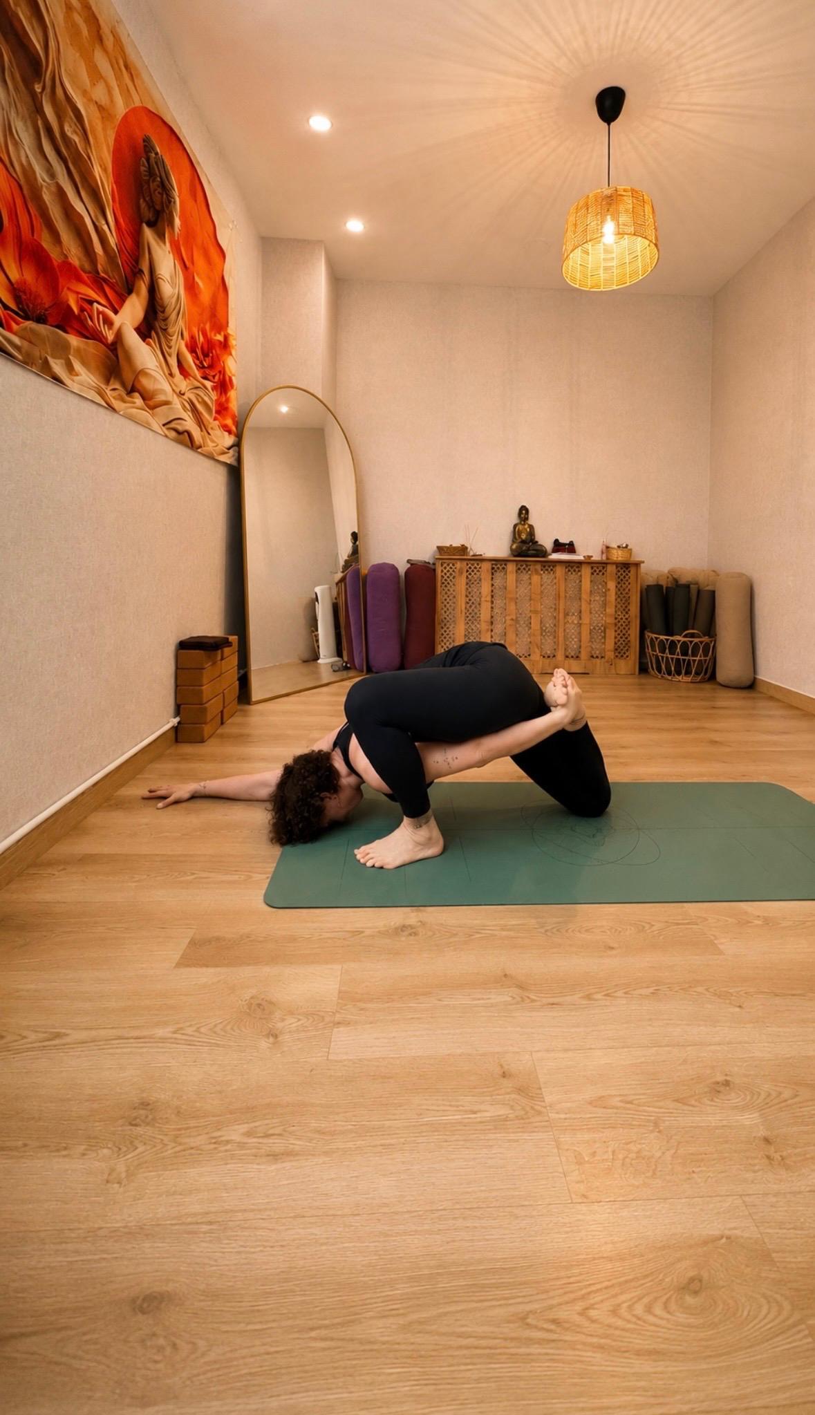 Lin Stüdyo yoga sınıfı